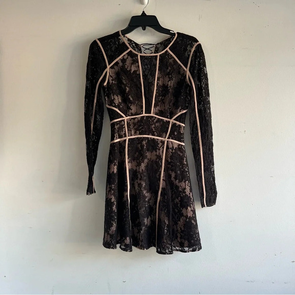 The Jet Set Diaries Lace Pizzo Long Sleeve Open Back Mini Dress 22142 - Picture 3 of 8